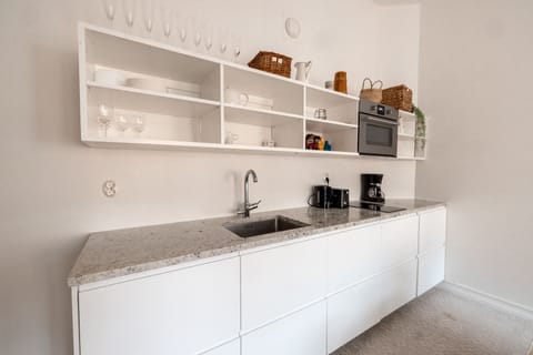 Comfort Apartment | Private kitchen | Cookware/dishes/utensils