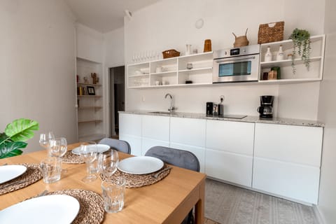 Comfort Apartment | Private kitchen | Cookware/dishes/utensils