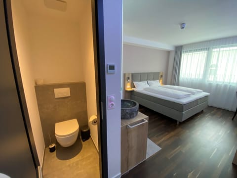 Comfort Double Room | Bathroom | Shower, rainfall showerhead, hair dryer, towels