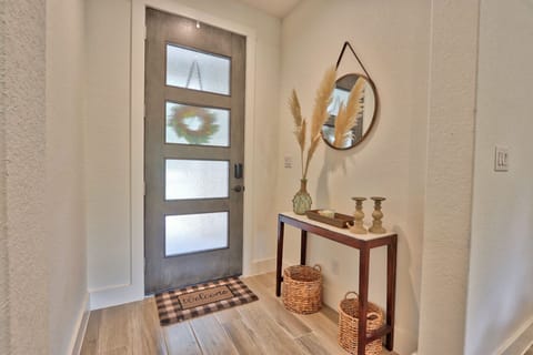 Entry view with contactless check in/out