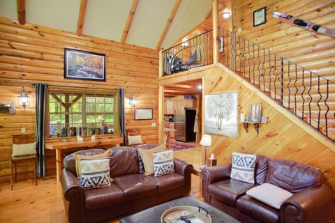 Cabin, 3 Bedrooms | Living area | Smart TV, streaming services