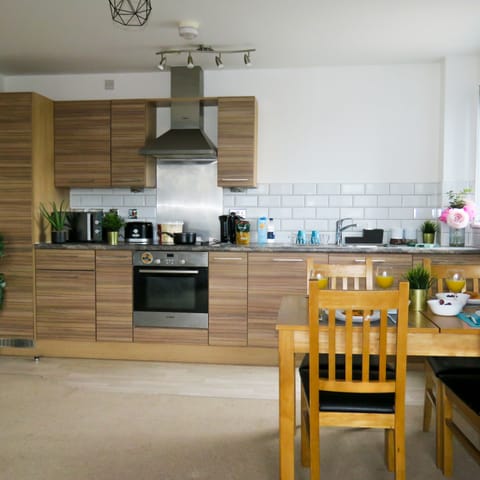 City Apartment | Private kitchen | Full-size fridge, microwave, oven, stovetop