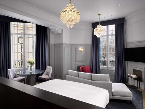 Signature Suite | Egyptian cotton sheets, premium bedding, free minibar, in-room safe