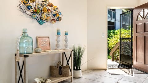 Entry at Kanaloa at Keauhou 2301