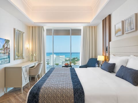 Junior Suite, Pool View | Premium bedding, pillowtop beds, minibar, in-room safe