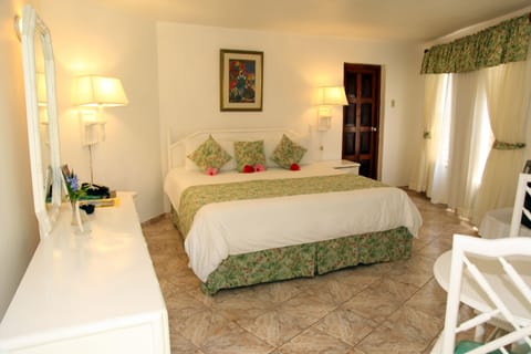 Suite, Garden View | In-room safe, iron/ironing board, free cribs/infant beds, rollaway beds