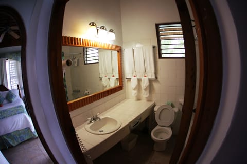 Suite, Garden View | Bathroom | Rainfall showerhead, eco-friendly toiletries, towels, shampoo