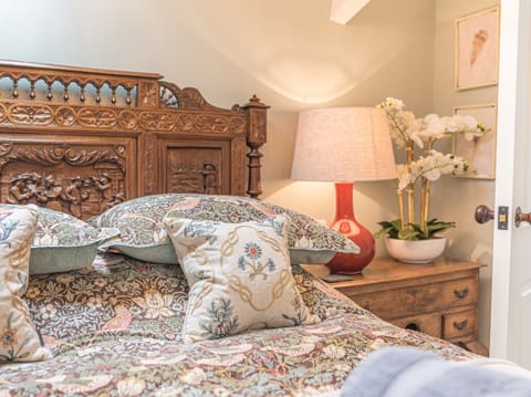 Cottage | 2 bedrooms, individually decorated, individually furnished, free WiFi