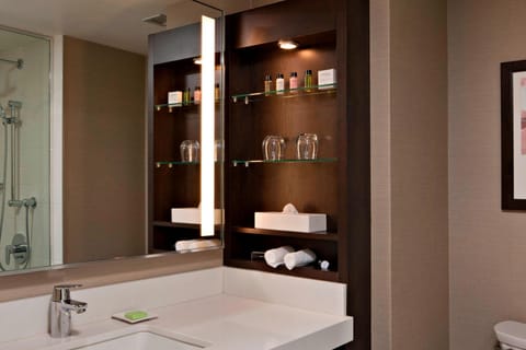 Club Room, 1 King Bed | Bathroom | Combined shower/tub, designer toiletries, hair dryer, heated floors