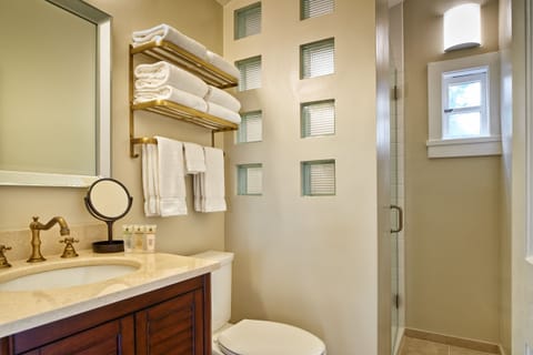 Suite, 2 Bedrooms, Shared Bathroom | Bathroom | Shower, designer toiletries, hair dryer, towels