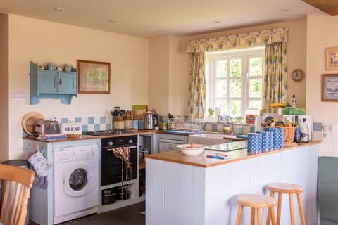 Standard Cottage, Ensuite (Damson - 2 Persons ) | Shared kitchen