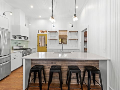 House, Multiple Beds | In-room dining