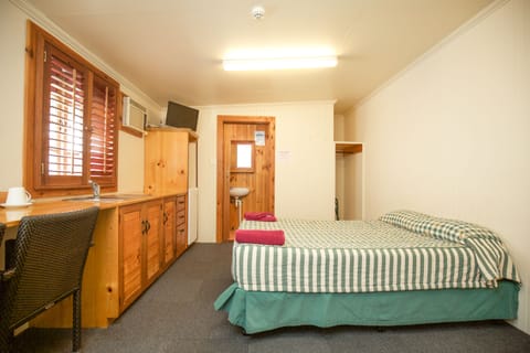 Double Room, Ensuite | Desk, iron/ironing board, free WiFi, bed sheets