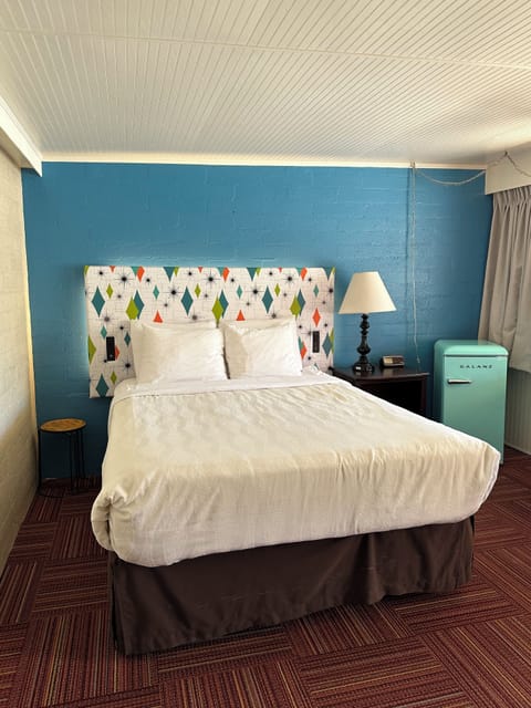 Standard Room, 1 Queen Bed | Blackout drapes, cribs/infant beds, free WiFi