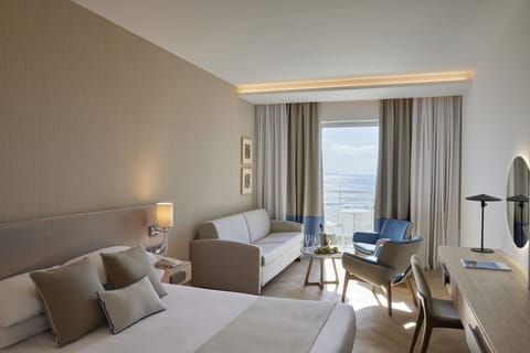 Superior Room, Sea View | Minibar, in-room safe, soundproofing, free cribs/infant beds