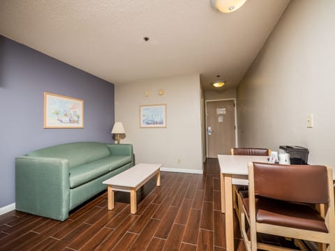 Studio Suite, 1 Queen Bed, Non Smoking | In-room safe, desk, iron/ironing board, cribs/infant beds