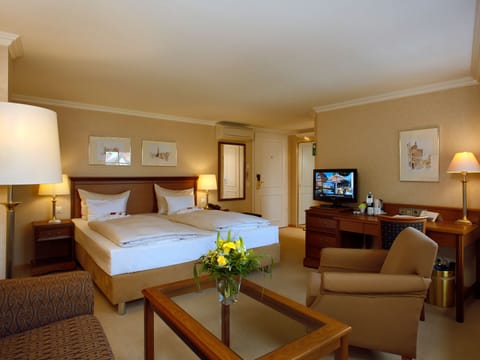 Deluxe Double Room | Free minibar, in-room safe, desk, soundproofing