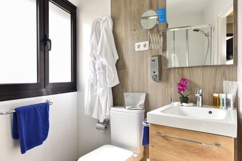 Studio | Bathroom | Shower, designer toiletries, hair dryer, slippers