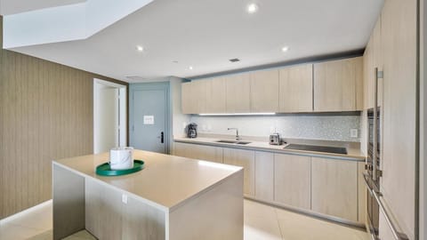 Ocean front 2 bed 15th floor Hollywood Miami (4759)