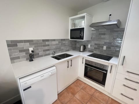 Superior Apartment | Private kitchen | Microwave, stovetop, electric kettle, toaster