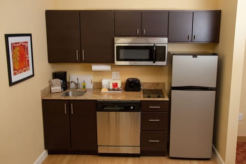 Full-size fridge, microwave, stovetop, dishwasher