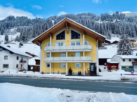 Sky, Cloud, Snow, Building, Property, Window, Mountain, House, Slope, Tree