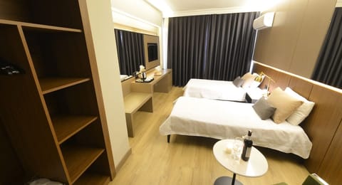 Twin Room | Minibar, soundproofing, free WiFi, bed sheets