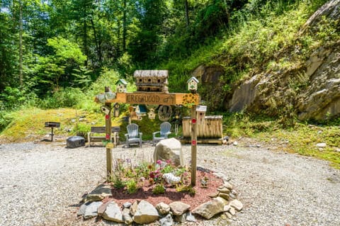 Outdoor flower garden - Welcome to Creekwood