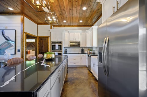 Keurig dual coffee machine provided with K-Cups