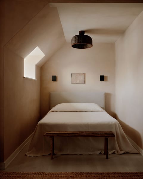 Deluxe Studio Suite | Premium bedding, minibar, in-room safe, iron/ironing board