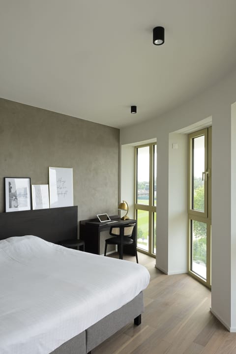 Superior Double Room | Minibar, in-room safe, desk, laptop workspace