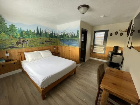 Standard Room, 1 Queen Bed, Non Smoking, Mountain View | Individually decorated, free WiFi, bed sheets