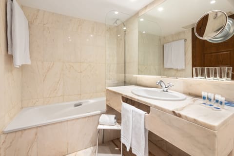 Family Suite, Multiple Beds | Bathroom | Combined shower/tub, eco-friendly toiletries, hair dryer, towels