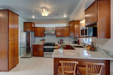 House, 2 Bedrooms | Private kitchen | Fridge, oven, coffee/tea maker, toaster