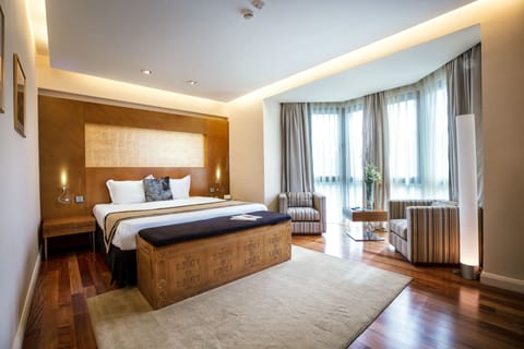 Deluxe Room | Premium bedding, minibar, in-room safe, desk