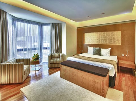 Deluxe Room | Premium bedding, minibar, in-room safe, desk