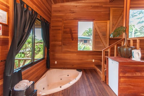 Royal Suite - River View | Private spa tub