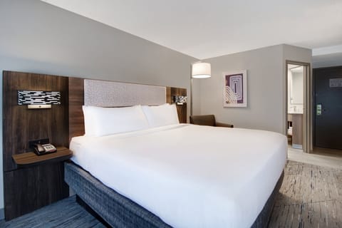 Premium bedding, in-room safe, desk, laptop workspace