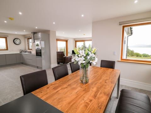 Cottage | Private kitchen | Dishwasher, electric kettle, toaster, cookware/dishes/utensils