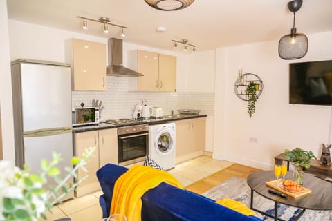 Apartment, Ensuite (Flat 9 -104 Tib Street) | Private kitchen