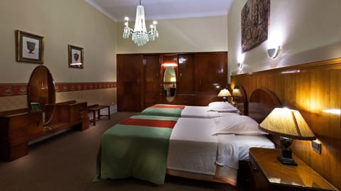 Junior Suite, 1 Double Bed | Minibar, in-room safe, free cribs/infant beds, free WiFi