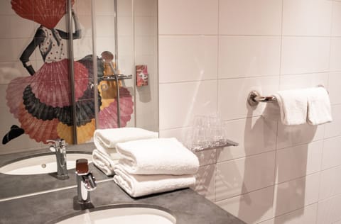 Shower, rainfall showerhead, eco-friendly toiletries, towels