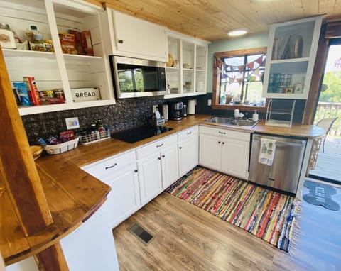 Fully equipped and newly updated kitchen.