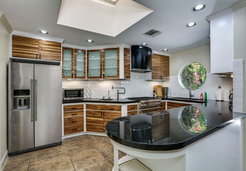 Full Remodeled and Updated Kitchen