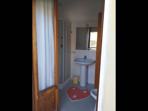 Room, 1 Bedroom, Accessible, Smoking | Bathroom | Hair dryer