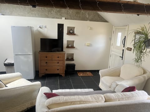 Cabin | Living area | 30-inch TV with digital channels