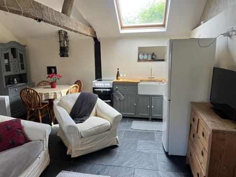 Cabin | Living area | 30-inch TV with digital channels