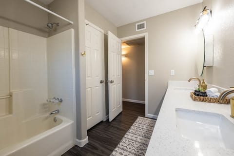 House, 4 Bedrooms | Bathroom | Hair dryer, towels