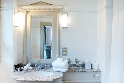 Classic Twin Room (Inland) | Bathroom | Eco-friendly toiletries, hair dryer, towels