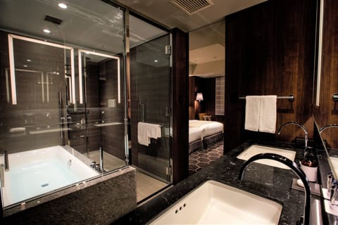 Junior Suite, Non Smoking | Bathroom | Separate tub and shower, free toiletries, hair dryer, slippers